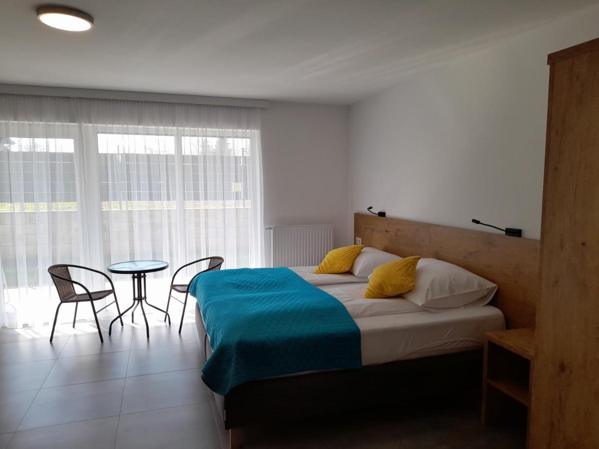 Milo Mare Apartaments Мєлно Екстер'єр фото