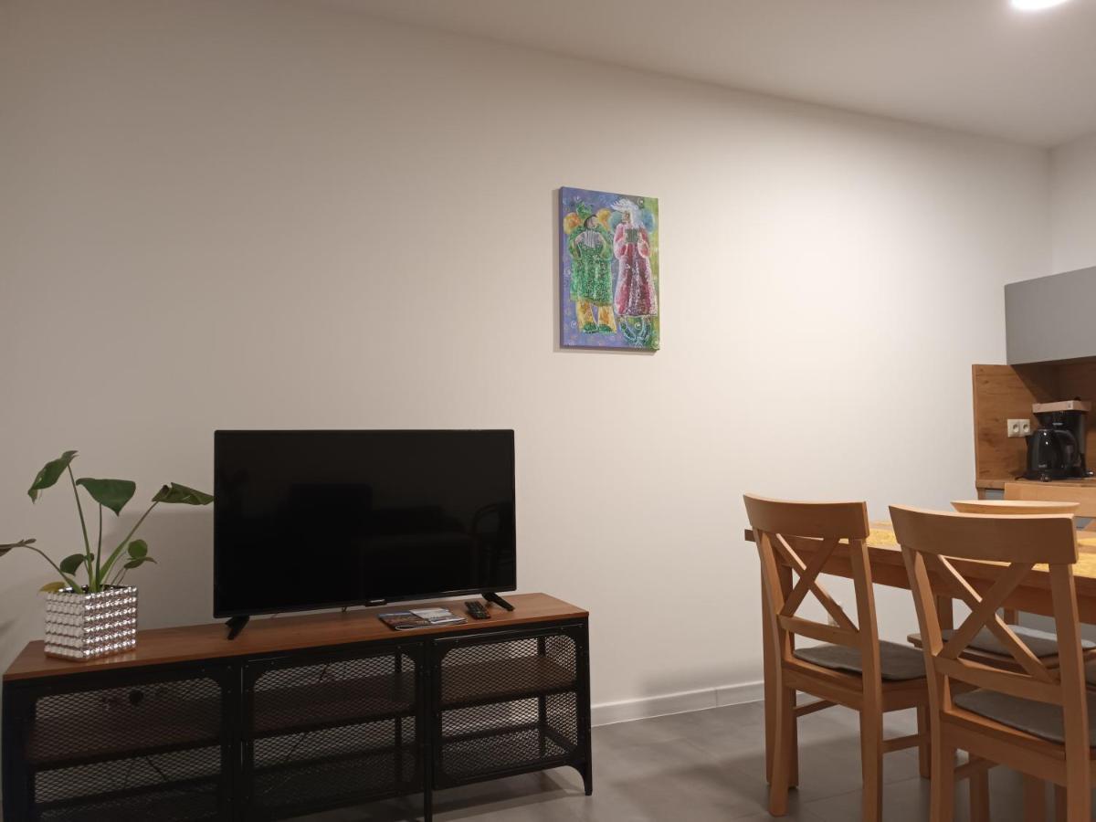 Milo Mare Apartaments Мєлно Екстер'єр фото